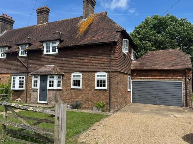 4 bedroom semi detached house to rent