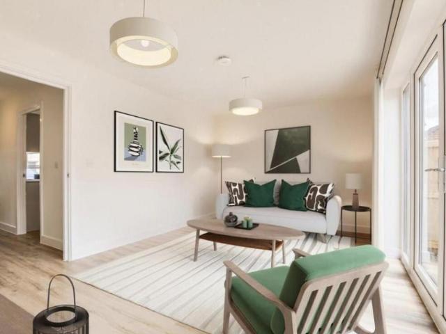 4 bedroom semi detached house to rent
