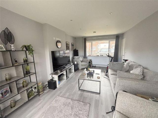 4 bedroom semi detached house to rent