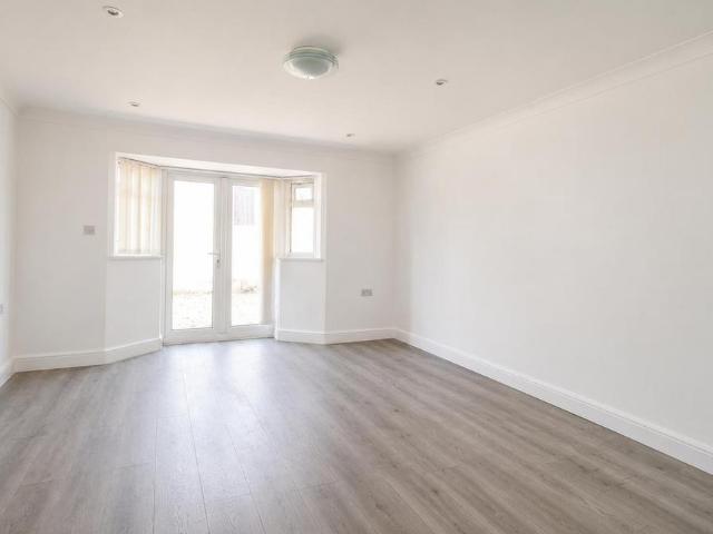 4 bedroom semi detached house to rent