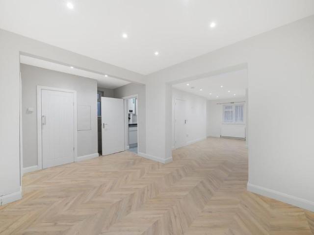 4 bedroom semi detached house to rent