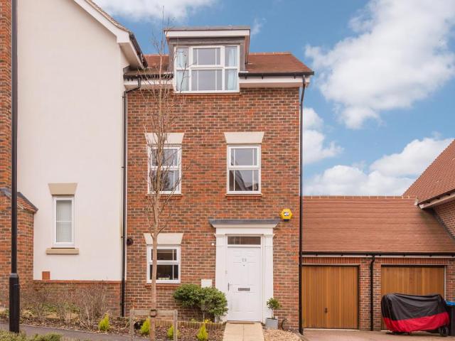 4 bedroom semi detached house to rent