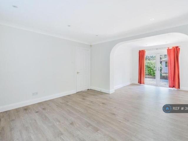 4 bedroom semi detached house to rent