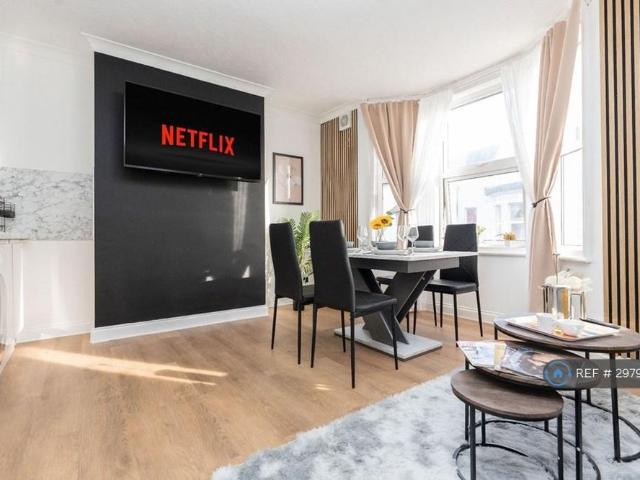4 bedroom semi detached house to rent