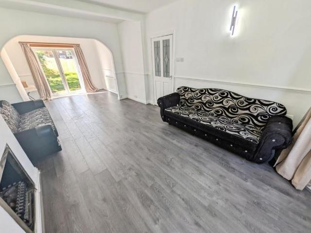 4 bedroom semi detached house to rent