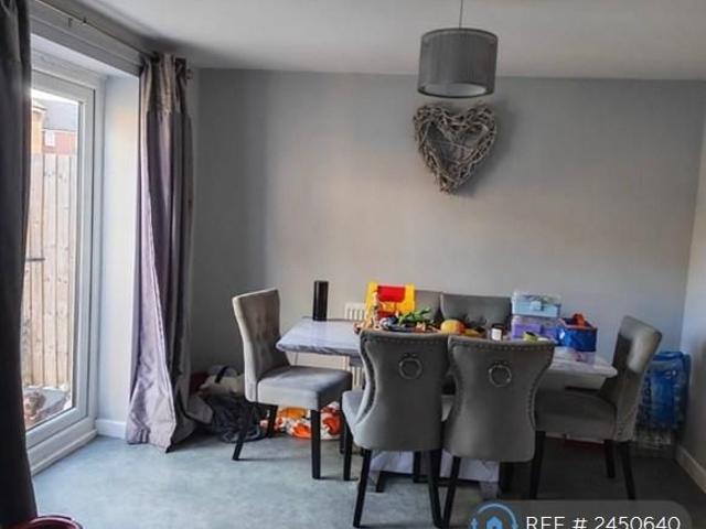 4 bedroom semi detached house to rent