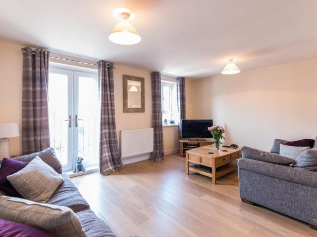4 bedroom semi detached house to rent