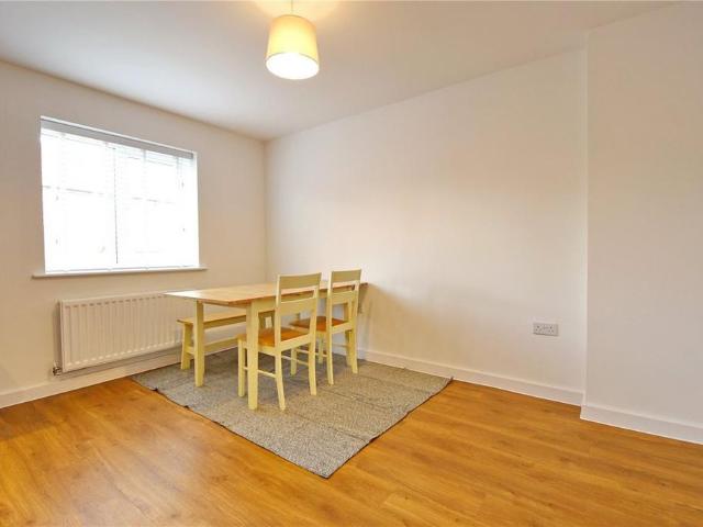 4 bedroom semi detached house to rent