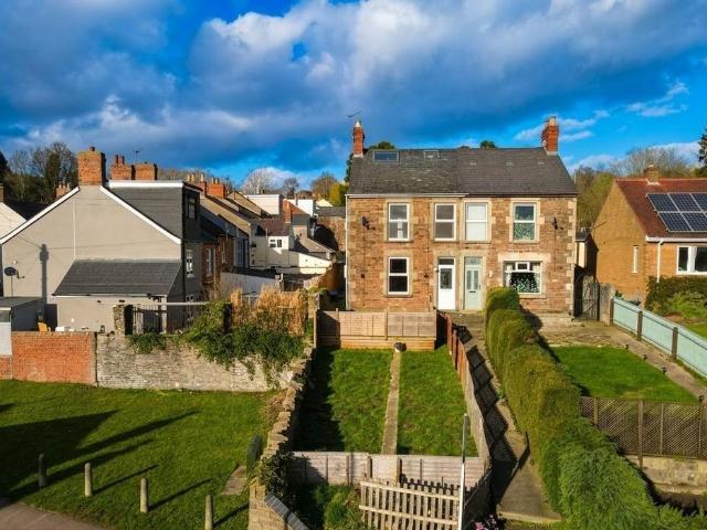 4 bedroom semi detached house to rent