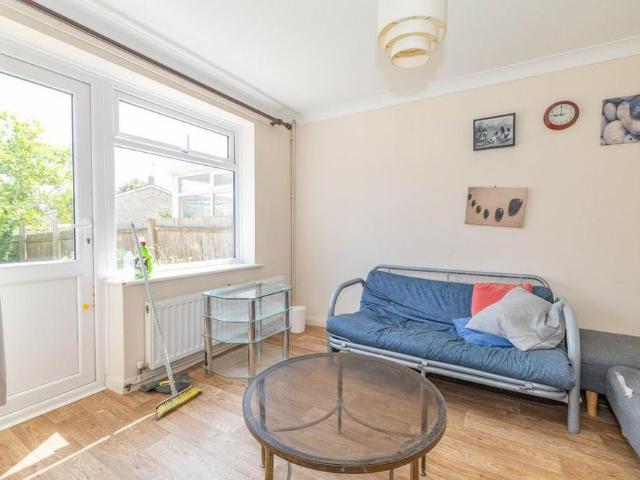 4 bedroom semi detached house to rent