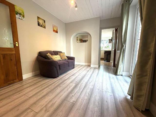 4 bedroom semi detached house to rent