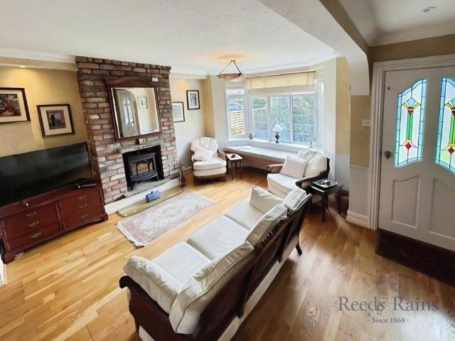 4 bedroom semi detached house to rent