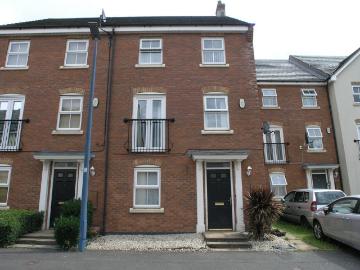 4 bedroom semi detached house to rent