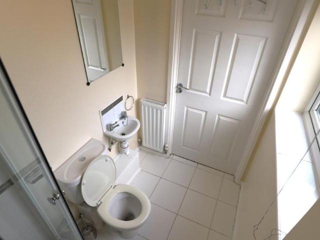 4 bedroom semi detached house to rent