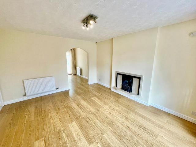 4 bedroom semi detached house to rent