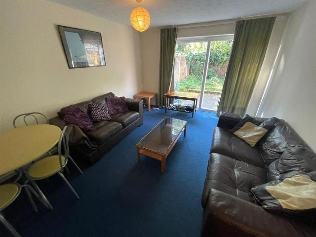 4 bedroom semi detached house to rent