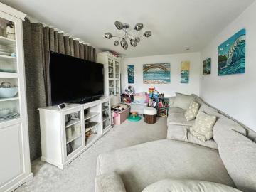 4 bedroom semi detached house to rent