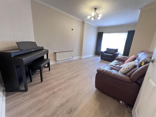 4 bedroom semi detached house to rent