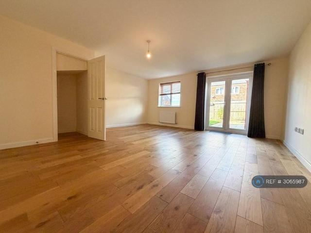 4 bedroom semi detached house to rent