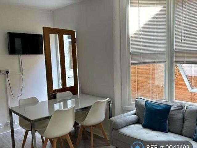 4 bedroom semi detached house to rent