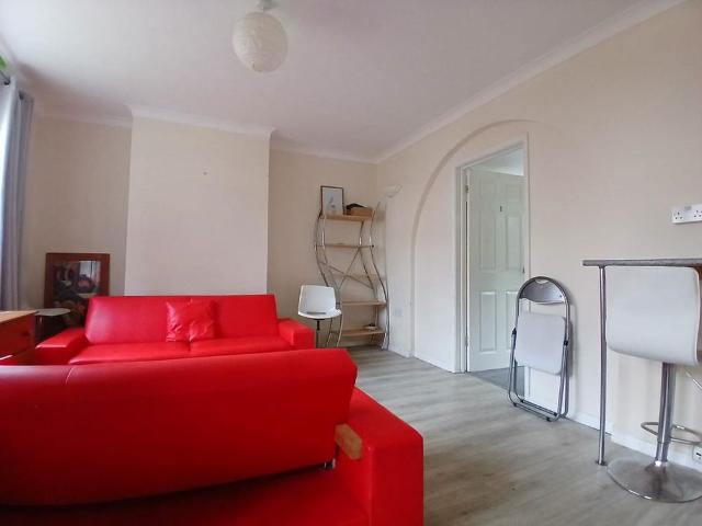 4 bedroom semi detached house to rent