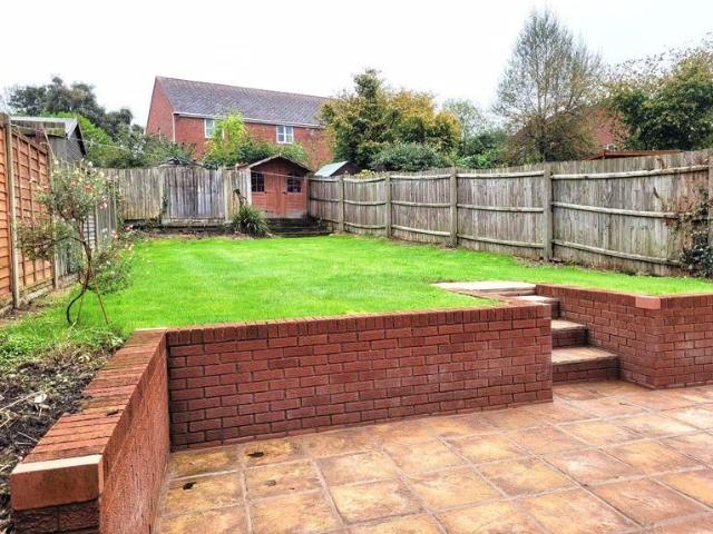 4 bedroom semi detached house to rent