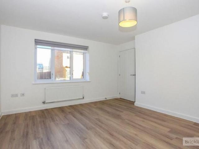 4 bedroom semi detached house to rent