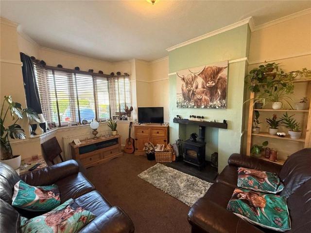 4 bedroom semi detached house to rent