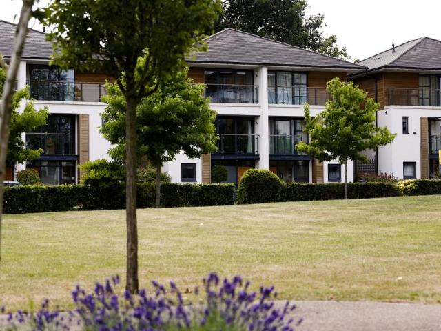 4 bedroom semi detached house to rent