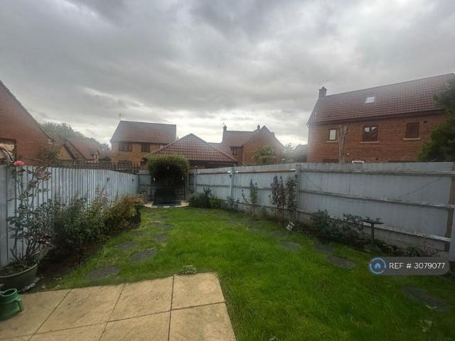 4 bedroom semi detached house to rent