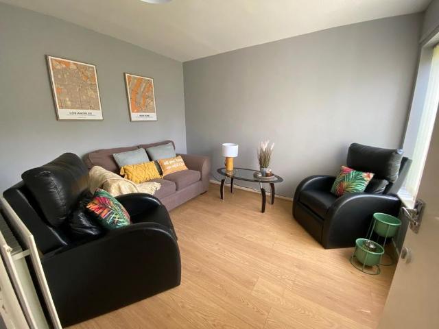 4 bedroom semi detached house to rent
