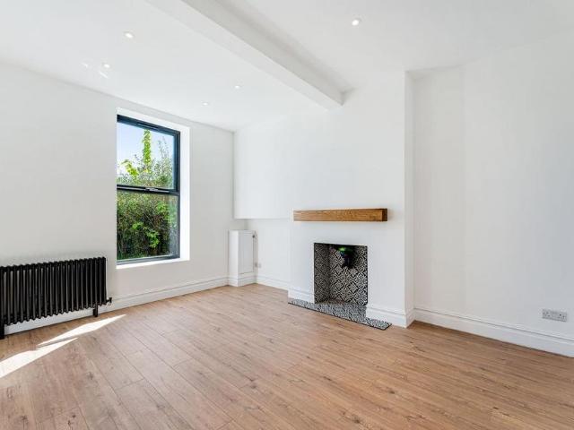 4 bedroom semi detached house to rent