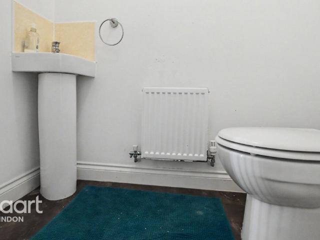 4 bedroom semi detached house to rent