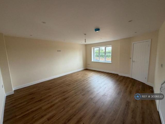 4 bedroom semi detached house to rent