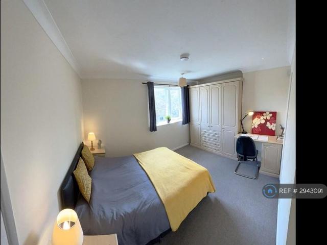 4 bedroom semi detached house to rent