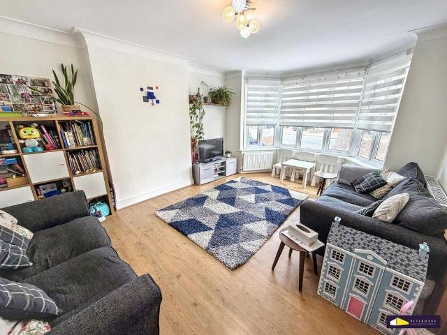 4 bedroom semi detached house to rent