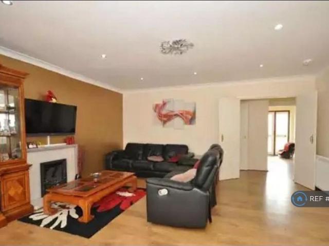 4 bedroom semi detached house to rent