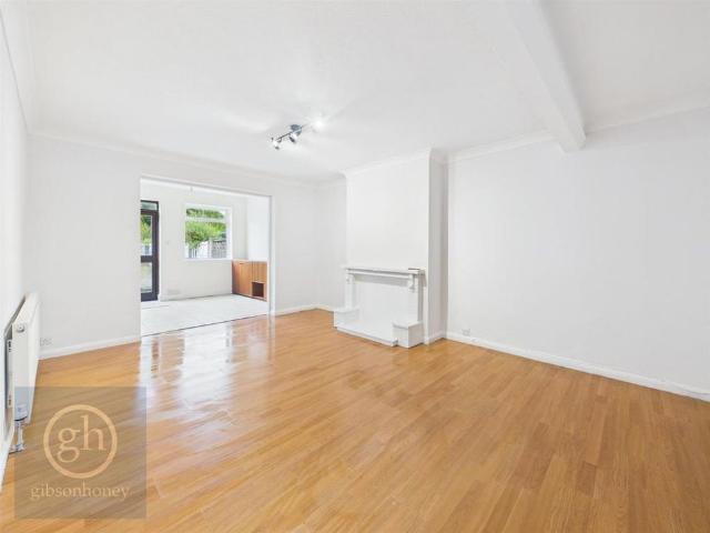 4 bedroom semi detached house to rent