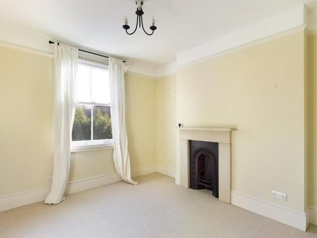 4 bedroom semi detached house to rent