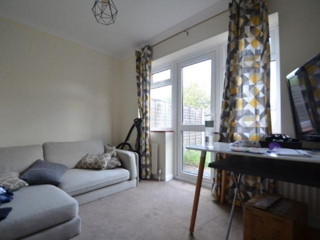 4 bedroom Semi detached house to rent