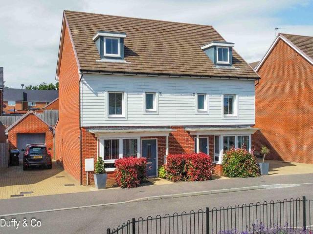 4 bedroom semi detached house to rent