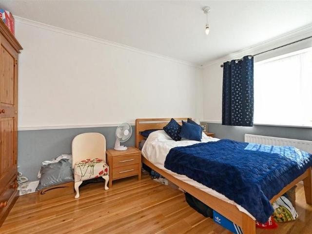 4 bedroom semi detached house to rent
