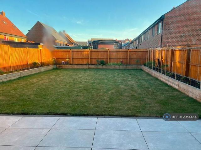4 bedroom semi detached house to rent