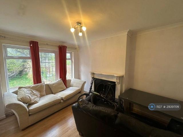 4 bedroom semi detached house to rent