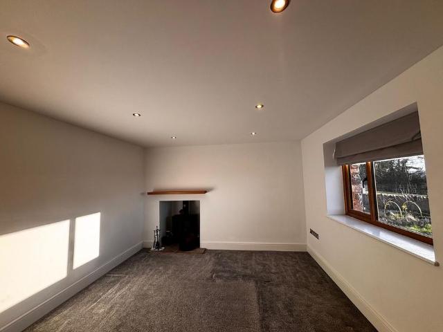 4 bedroom semi detached house to rent