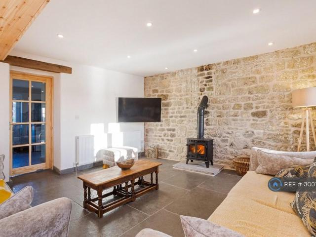 4 bedroom semi detached house to rent