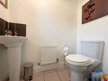 4 bedroom semi detached house to rent