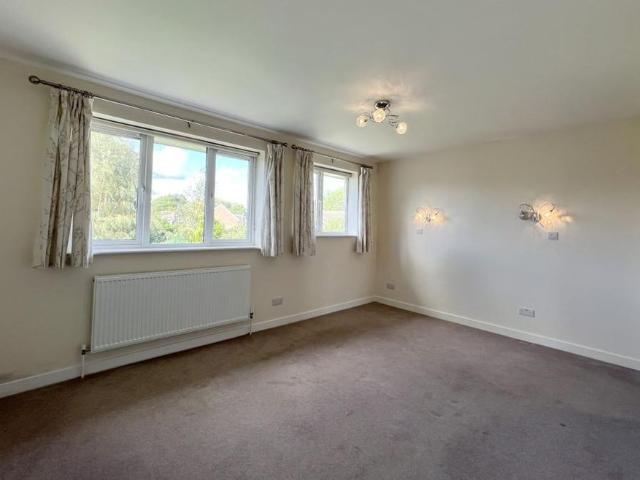 4 bedroom semi detached house to rent