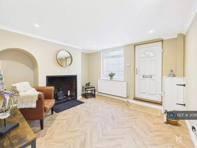 4 bedroom semi detached house to rent