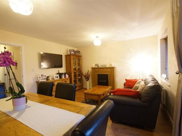 4 bedroom semi detached house to rent